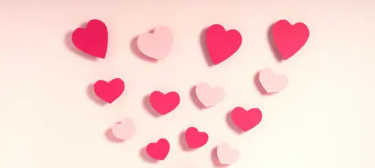 Coeurs qui s'envolent comme des ballons